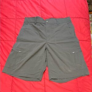 L.L. Bean Men's Dark Gray Cresta Hiking shorts in 36 waist